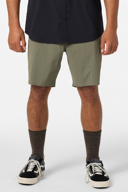 TRVLR Halfback 18" Hybrid Shorts