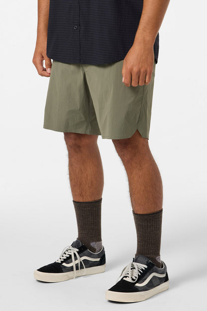 TRVLR Halfback 18" Hybrid Shorts