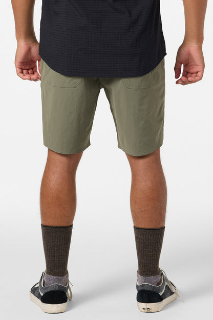 TRVLR Halfback 18" Hybrid Shorts